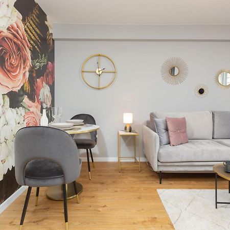 City Center Apartment Near The Vistula By Noclegi Renters Warszawa Exteriör bild