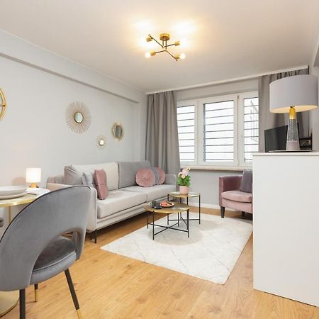 City Center Apartment Near The Vistula By Noclegi Renters Warszawa Exteriör bild