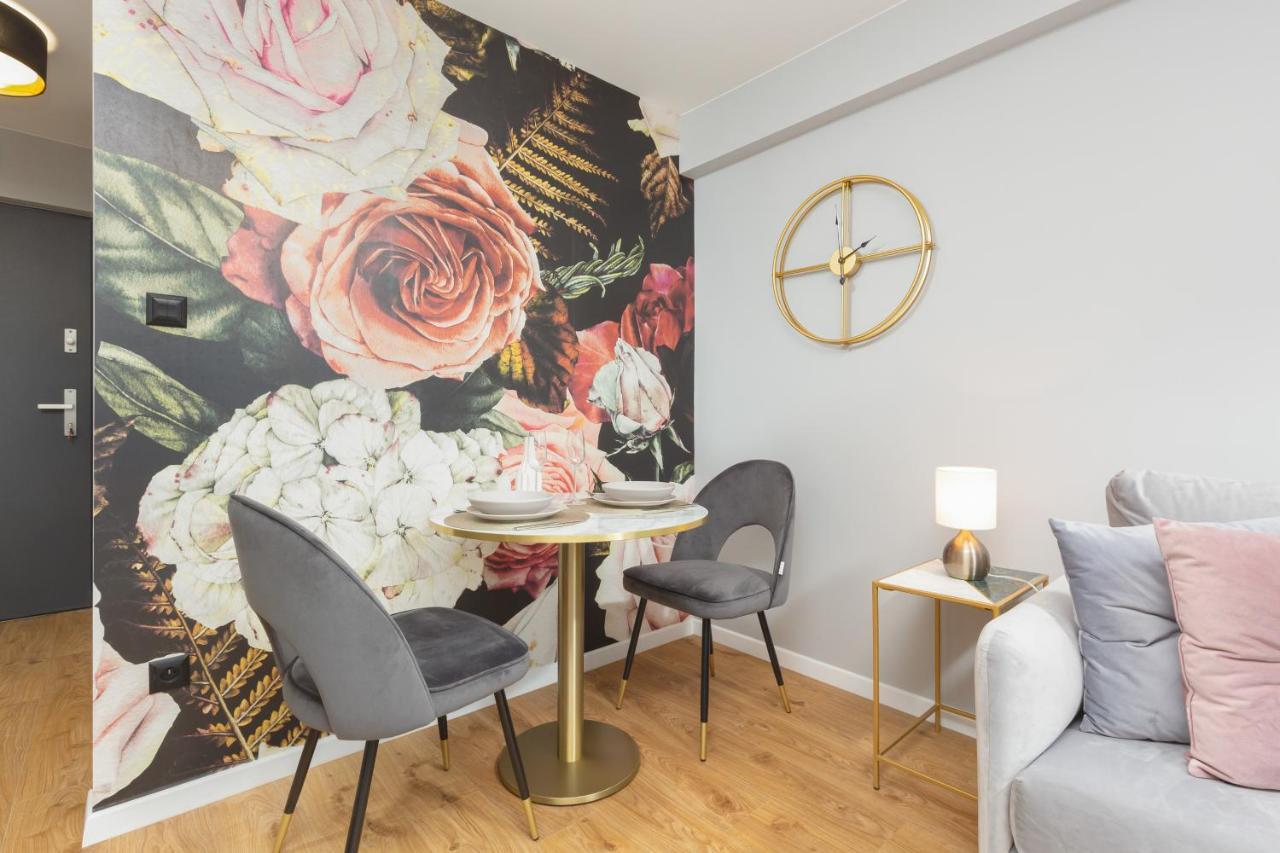 City Center Apartment Near The Vistula By Noclegi Renters Warszawa Exteriör bild