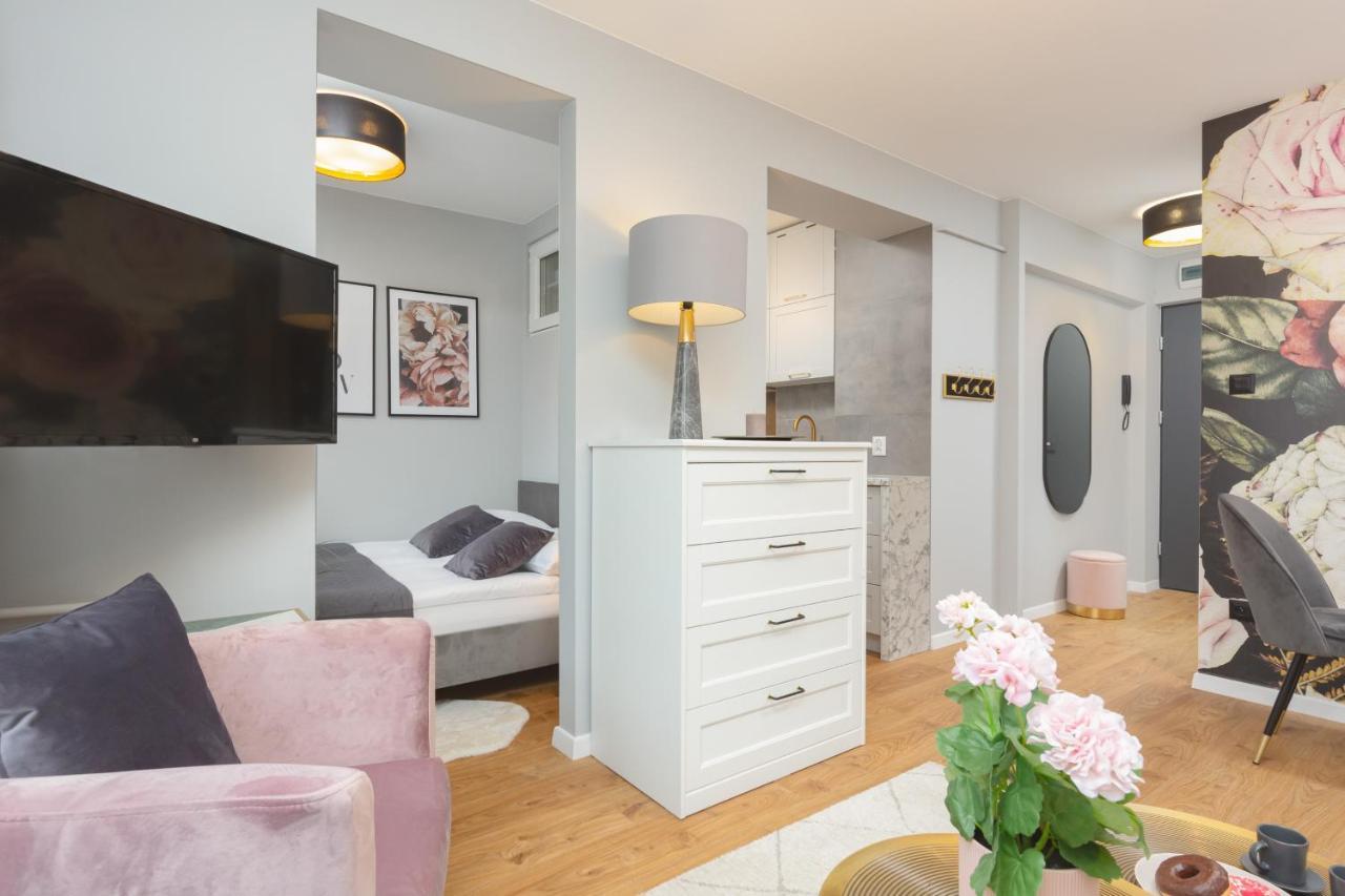 City Center Apartment Near The Vistula By Noclegi Renters Warszawa Exteriör bild