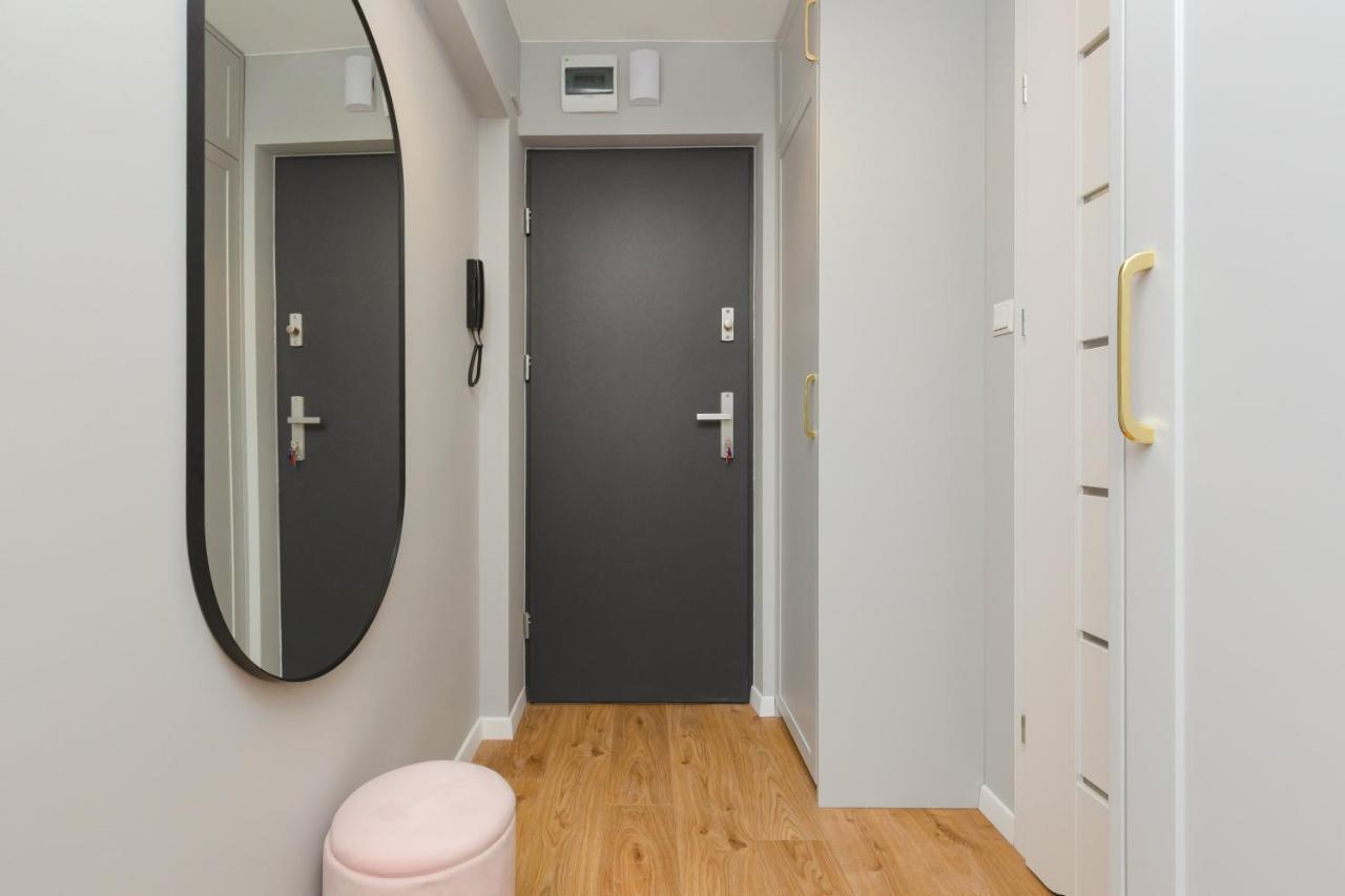 City Center Apartment Near The Vistula By Noclegi Renters Warszawa Exteriör bild