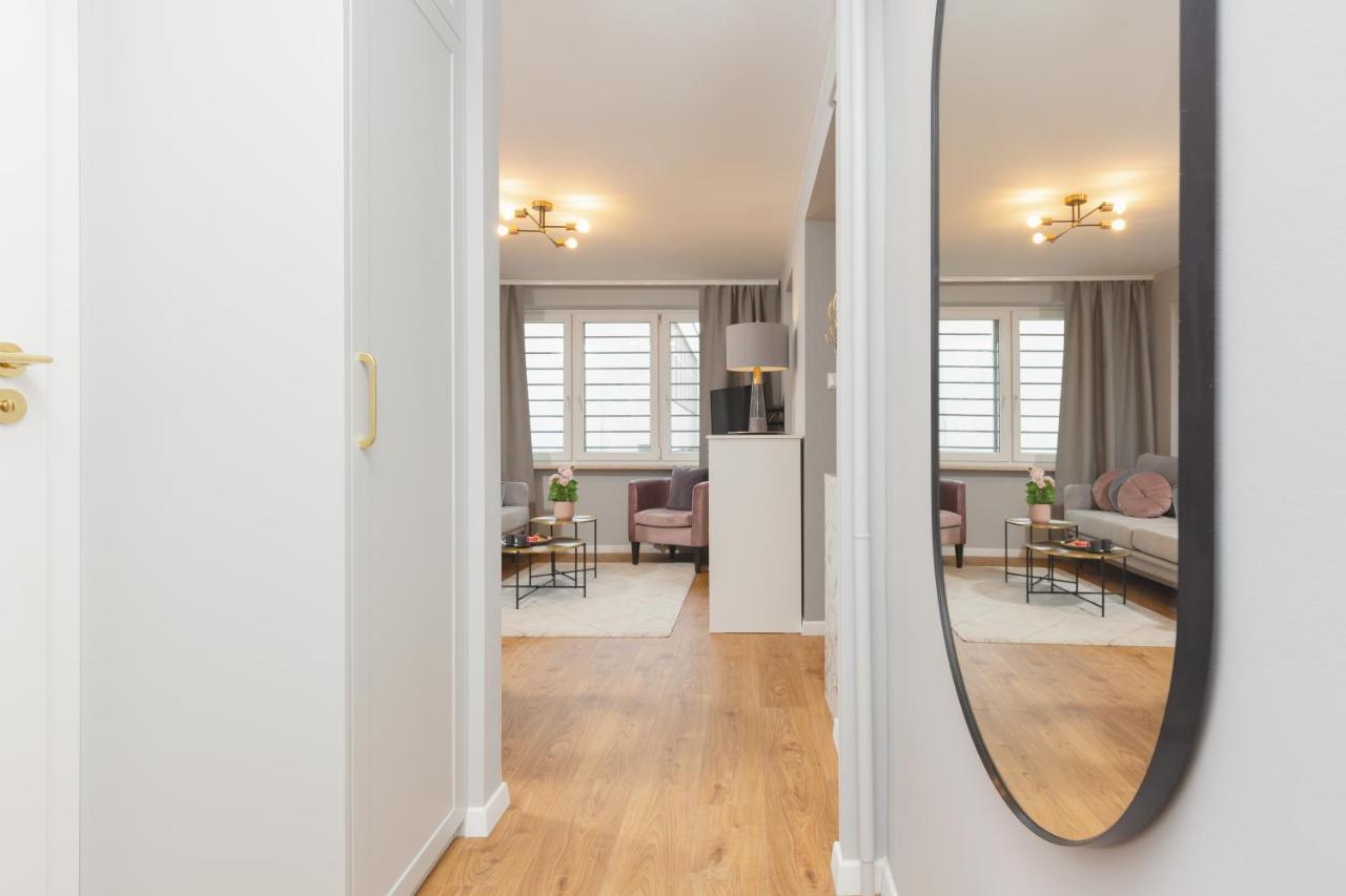 City Center Apartment Near The Vistula By Noclegi Renters Warszawa Exteriör bild
