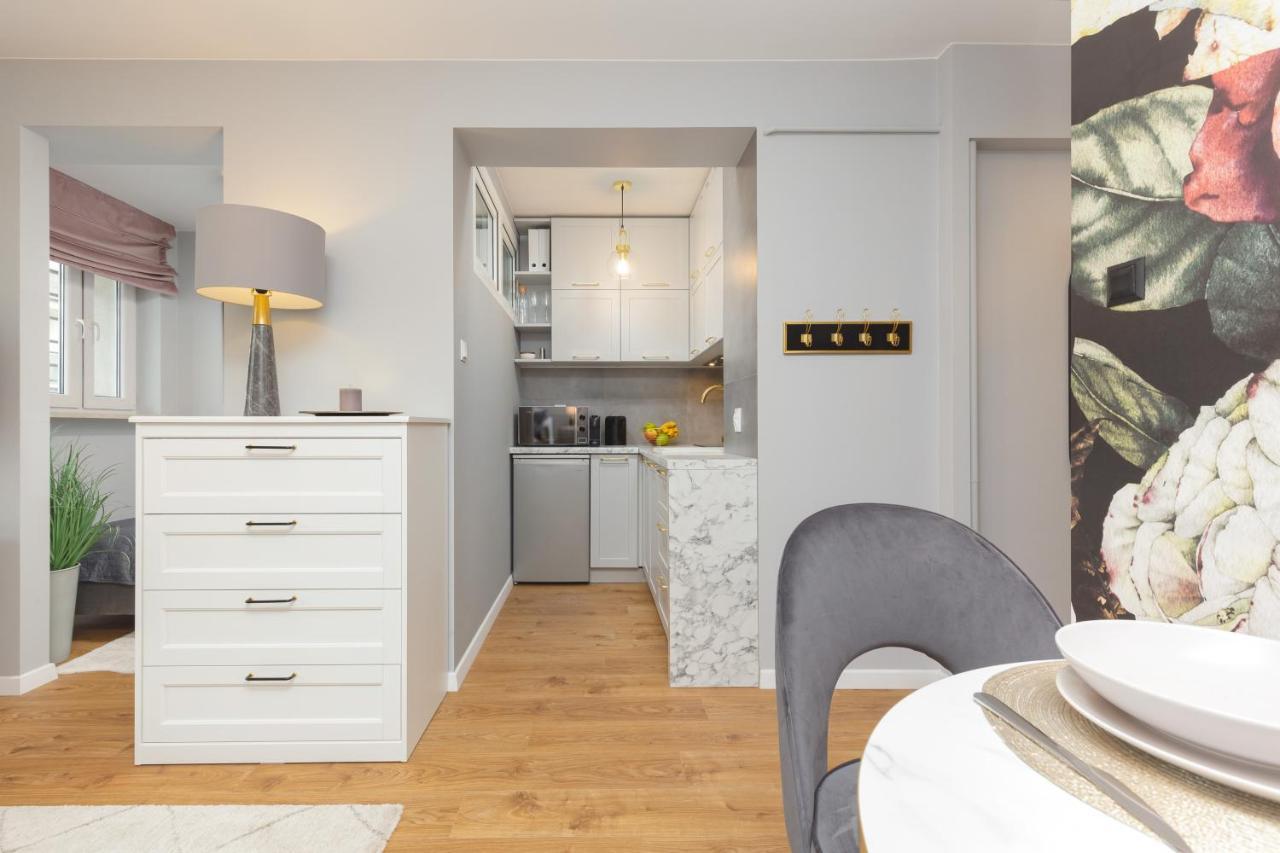 City Center Apartment Near The Vistula By Noclegi Renters Warszawa Exteriör bild