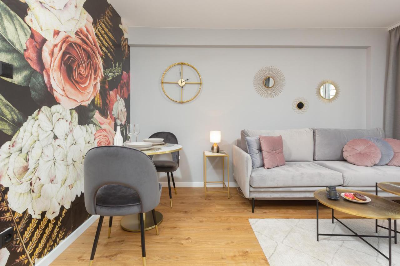 City Center Apartment Near The Vistula By Noclegi Renters Warszawa Exteriör bild
